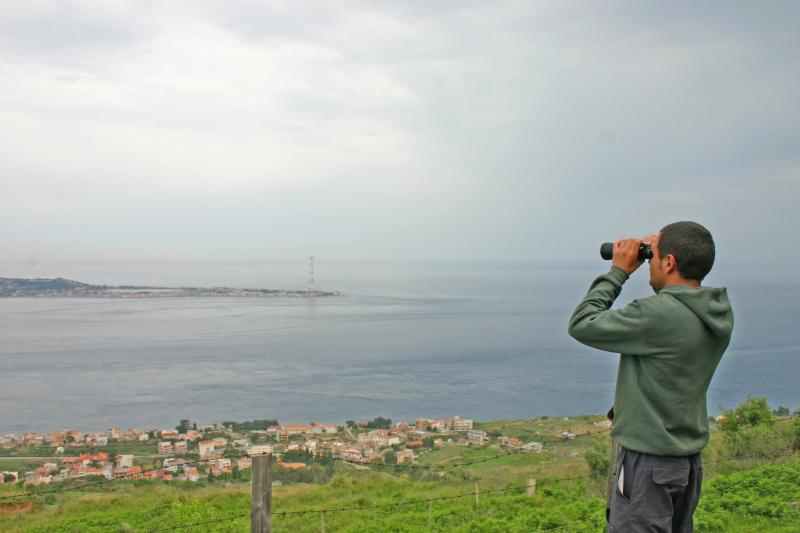 Lo stretto di Messina visto dal versante calabrese