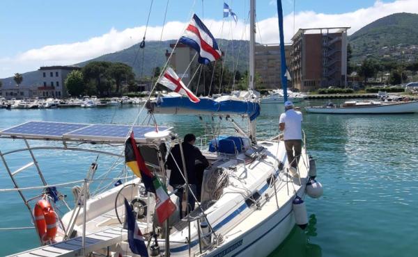 La barca a vela "Teta" alla partenza dal porto di La Spezia - foto Ufficio stampa Lipu 