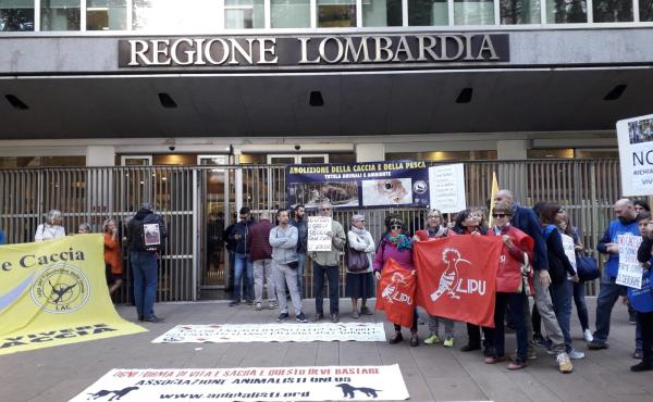 la manifestazione contro la caccia in deroga e coi richiami vivi 